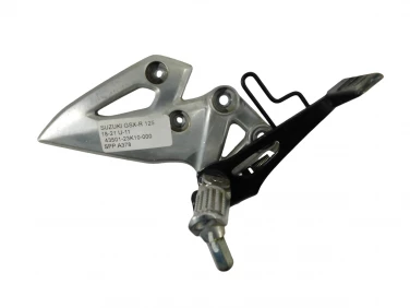 SET PODNÓŻEK PRAWY PRZÓD SUZUKI GSX-R 125 18-21 U-11 43501-23K10-000