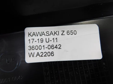 Plastik wypeŁnienie owiewka kawasaki z 650 17-19 u-11 36001-0642