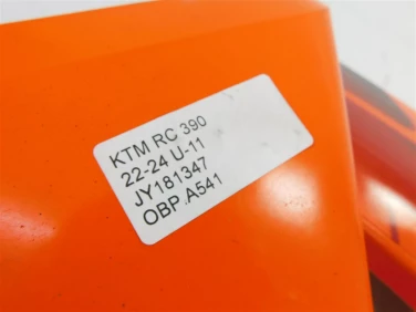 Owiewka bok boczna prawa ktm rc 390 22-24 u-11 jy181347