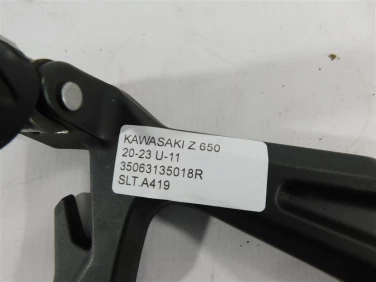 Set podnÓŻek lewy tyŁ kawasaki z 650 20-23 u-11 35063135018r