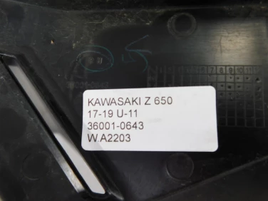 Plastik wypeŁnienie owiewka kawasaki z 650 17-19 u-11 36001-0643