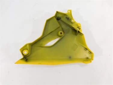 PŁug plastik owiewka suzuki gsx-8r 24-26 u-11 94480-25l20-qzy