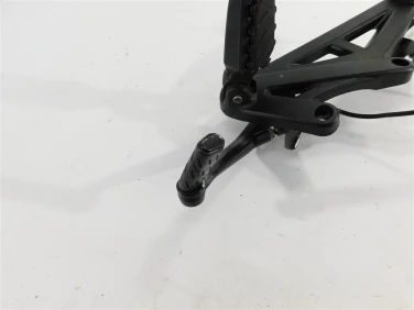 Set podnÓŻek prawy przÓd ducati diavel 1200 15-18 u-11 82431762a