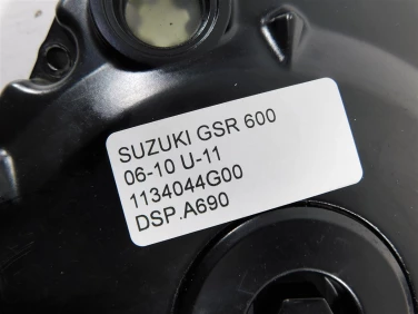 Dekiel kapa silnik prawa suzuki gsr 600 06-10 u-11 1134044g00
