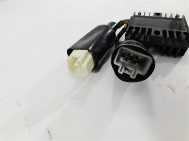 Regulator napiĘcia honda cbr 1000 rr 04-05 u-11 sh678fb