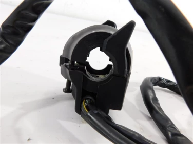 PrzeŁĄcznik lewy przÓd suzuki gsf 600 s bandit 00-04 u-11 3740026e11