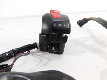 PrzeŁĄcznik prawy przÓd suzuki gsf 600 s bandit 00-04 u-11 3720025f10