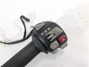 PrzeŁĄcznik lewy przÓd bmw s 1000 rr k46 15-17 u-11 61318546315