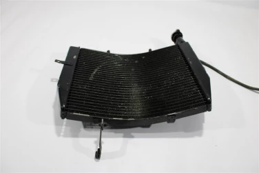 ChŁodnica wody przÓd triumph daytona 675 06-08 u-11 t2100072